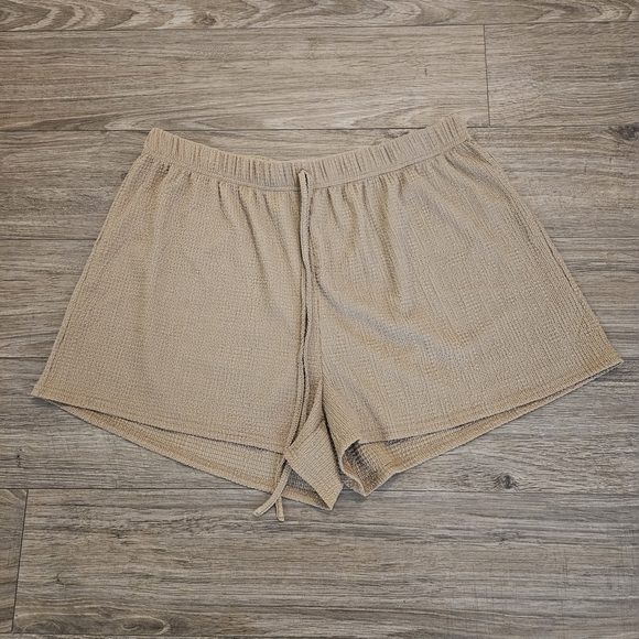 SHEIN Pants - SHEIN Tan Shorts Lightweight‎ Elastic Waist